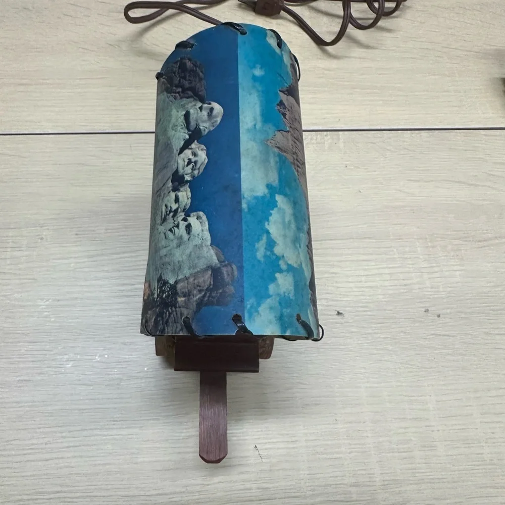 Vintage 1950s/60s Mount Rushmore Wagon Lamp EUC